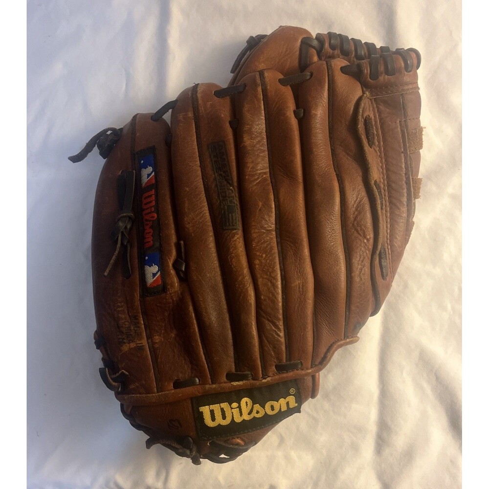 Wilson A1555 SC4 Staff Classic Over-sized Pocket 13" Baseball Glove RHT